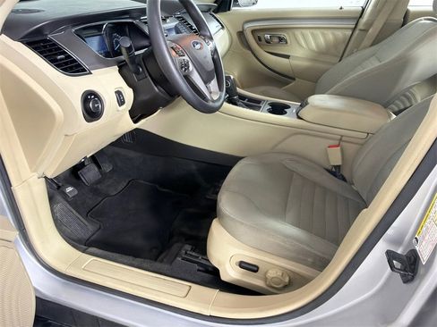 Used 2017 Ford Taurus SE image 9