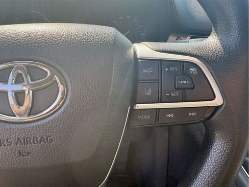 Used 2021 Toyota Sienna LE FWD image 18