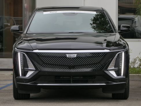 Certified 2024 Cadillac Lyriq Tech RWD image 9