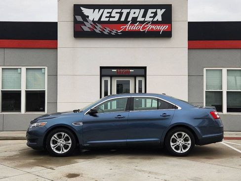 Used 2018 Ford Taurus SE FWD image 24