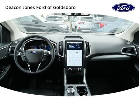 Used 2021 Ford Edge SEL w/ Convenience Package image 18