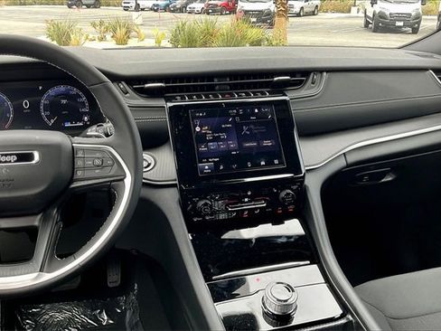 New 2025 Jeep Grand Cherokee L Laredo w/ Luxury Tech Group I image 5