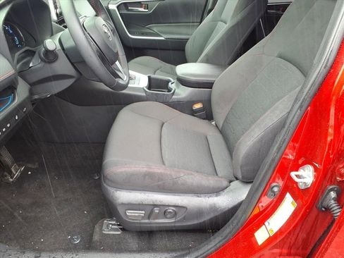 Used 2024 Toyota RAV4 SE image 11