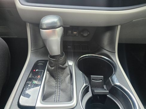 Used 2019 Toyota Highlander Plus FWD image 20