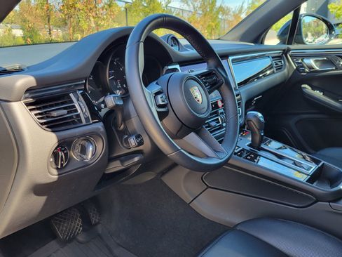 Used 2024 Porsche Macan image 4