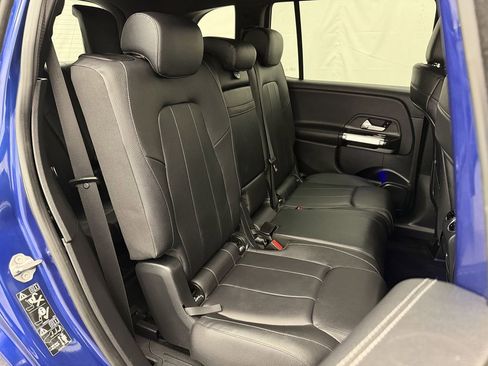 Used 2021 Mercedes-Benz GLB 250 4MATIC w/ Premium Package image 33