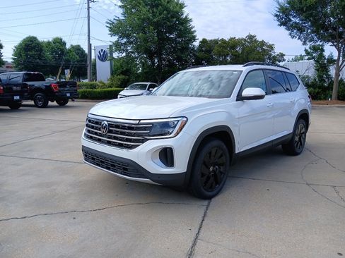 New 2026 Volkswagen Atlas SE FWD image 3