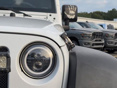 Used 2017 Jeep Wrangler Unlimited Sport w/ Connectivity Group AWD/4WD image 15