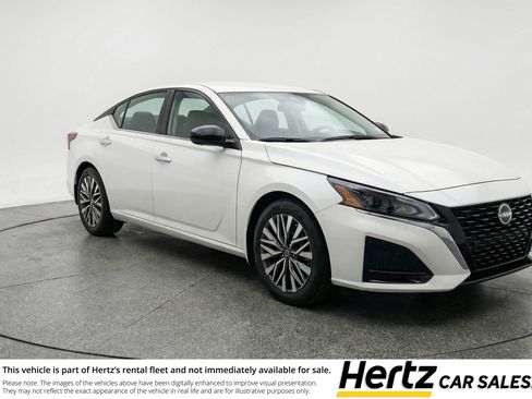 Used 2025 Nissan Altima 2.5 SV image 1