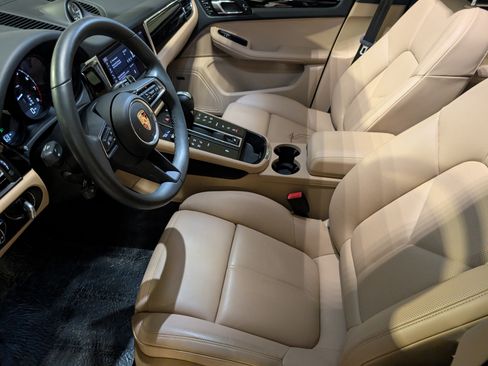 Used 2025 Porsche Macan image 5