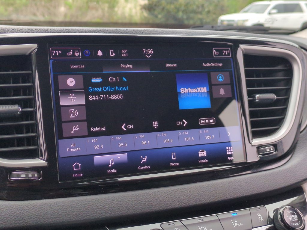 Used 2023 Chrysler Pacifica Touring-L FWD image 23