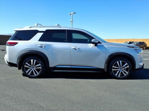 Used 2023 Nissan Pathfinder Platinum w/ Lighting Package (N93) image 8