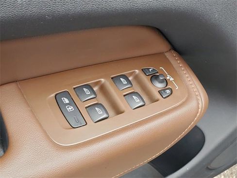 Used 2020 Volvo XC60 T8 Inscription image 12