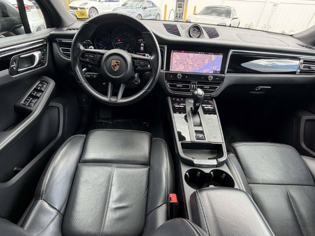 Used 2023 Porsche Macan Turbo AWD/4WD image 6