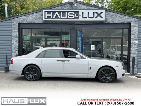 Used 2018 Rolls-Royce Ghost RWD image 27
