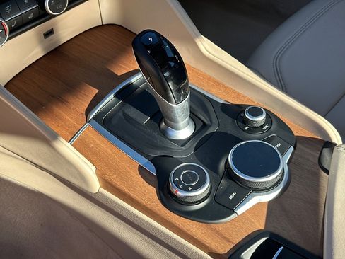 Used 2018 Alfa Romeo Giulia Ti w/ Quick Order Package 22X Lusso image 30