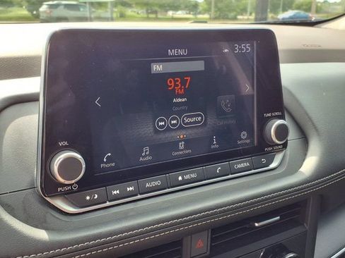 Used 2023 Nissan Rogue SV AWD/4WD image 4