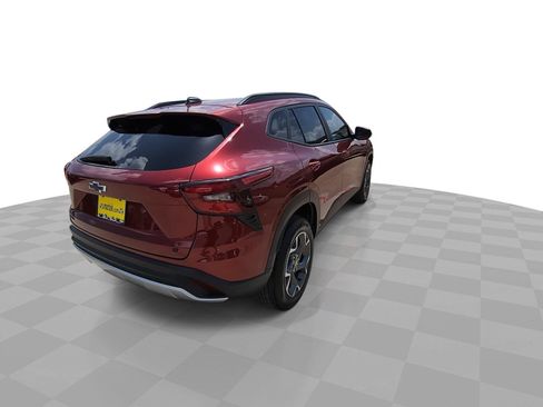 Used 2024 Chevrolet Trax LT w/ LT Convenience Package FWD image 8