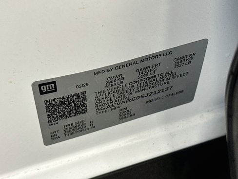 Used 2025 Buick Enclave Preferred AWD/4WD image 12