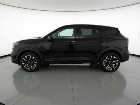 Used 2025 Nissan Kicks SV image 4