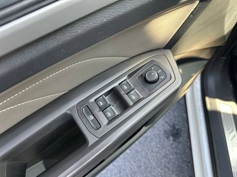 Used 2023 Volkswagen Atlas Cross Sport SE FWD image 19