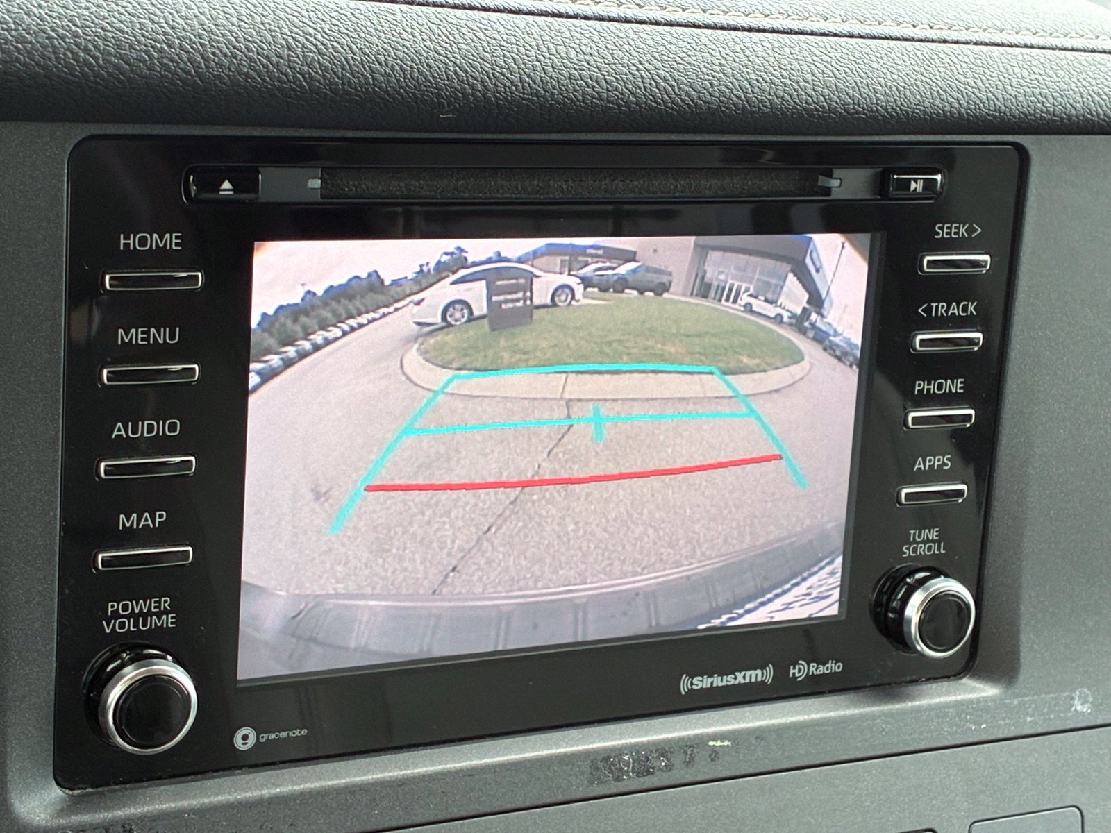 Used 2020 Toyota Sienna XLE Premium FWD image 23