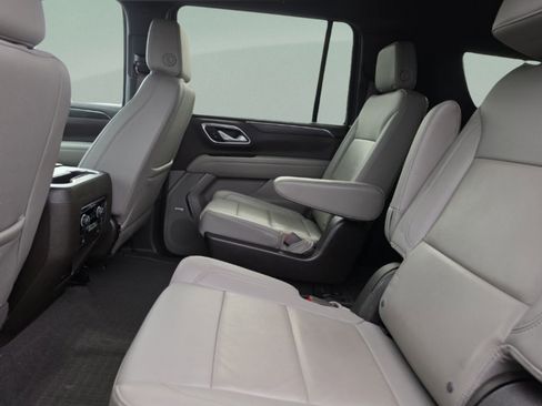 Used 2024 Chevrolet Suburban Z71 AWD/4WD image 18