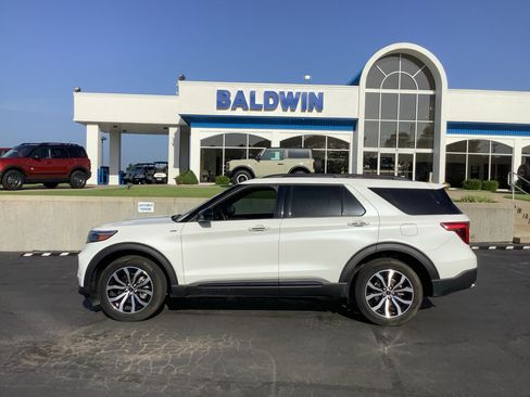 Used 2023 Ford Explorer ST-Line image 4