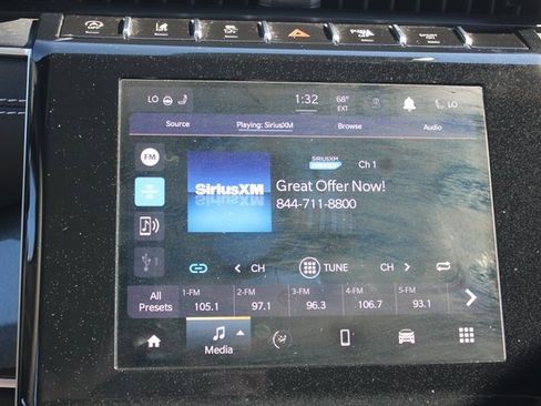 Used 2023 Jeep Grand Cherokee Altitude image 5