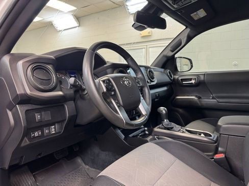 Used 2022 Toyota Tacoma TRD Off-Road image 13