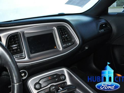 Used 2019 Dodge Challenger SXT image 15