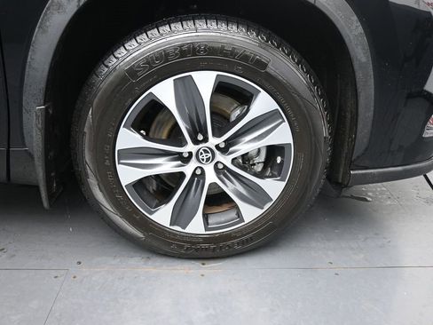 Used 2023 Toyota Highlander XLE image 13