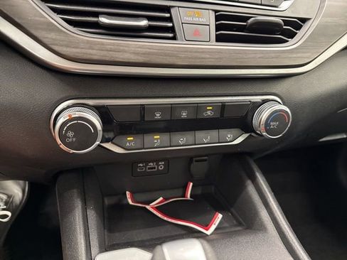 Used 2025 Nissan Altima 2.5 SV FWD image 27