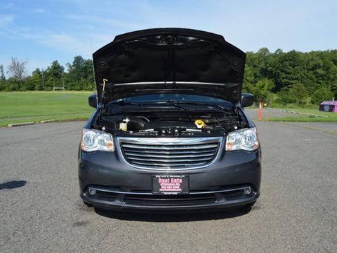 Used 2015 Chrysler Town & Country Touring FWD image 67