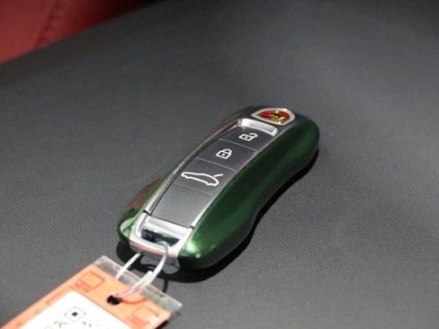 Used 2025 Porsche Panamera 4 image 38