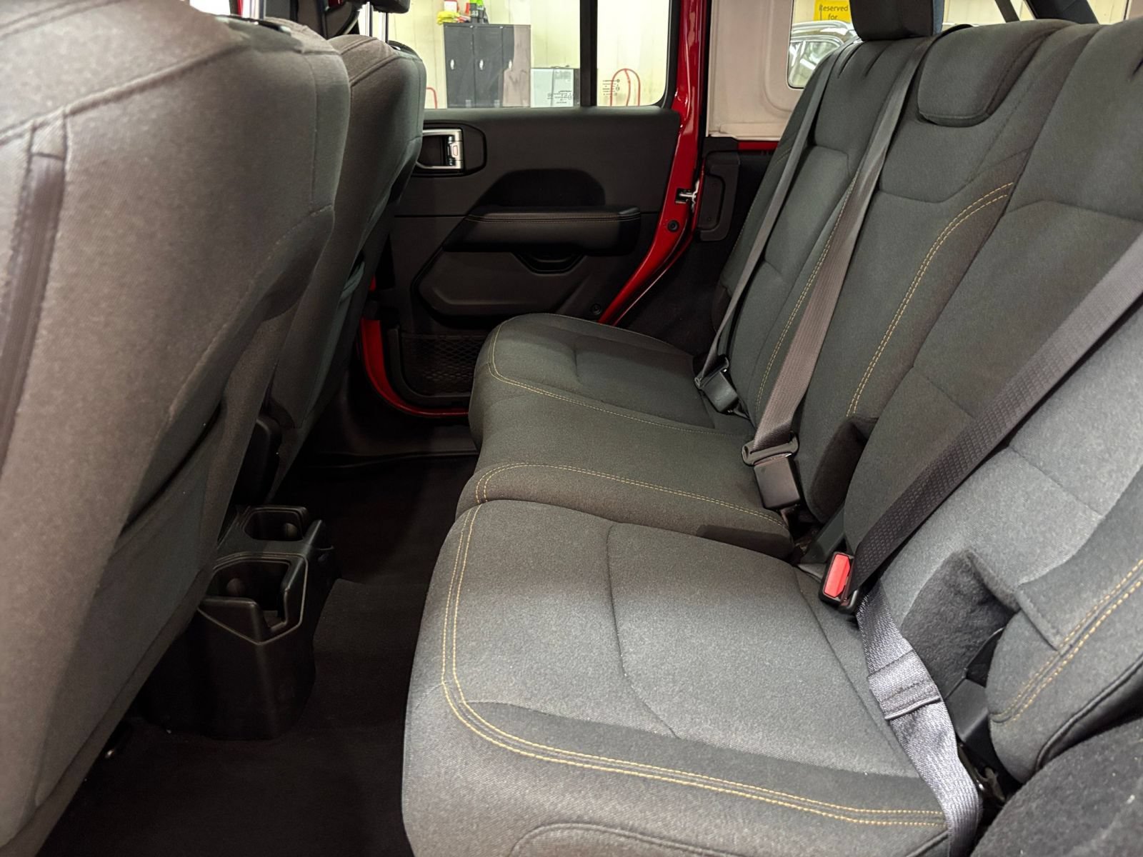 Used 2025 Jeep Wrangler Unlimited Sahara AWD/4WD image 25