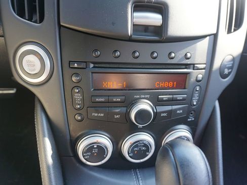 Used 2014 Nissan 370Z Touring RWD image 9