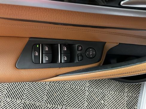 Used 2019 BMW 530e xDrive w/ Convenience Package AWD/4WD image 22