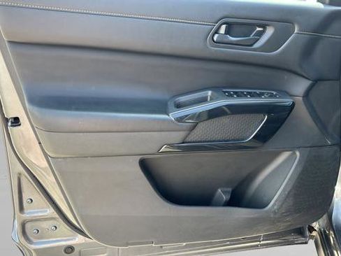 Used 2024 Nissan Pathfinder S AWD/4WD image 11