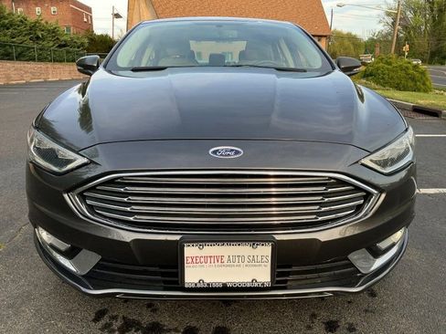 Used 2017 Ford Fusion SE image 2