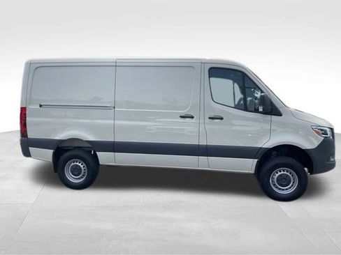 Used 2025 Mercedes-Benz Sprinter 2500 image 6