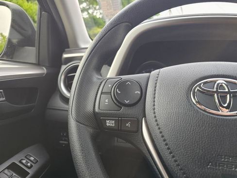 Used 2018 Toyota RAV4 LE w/ All Weather Liner Package AWD/4WD image 33