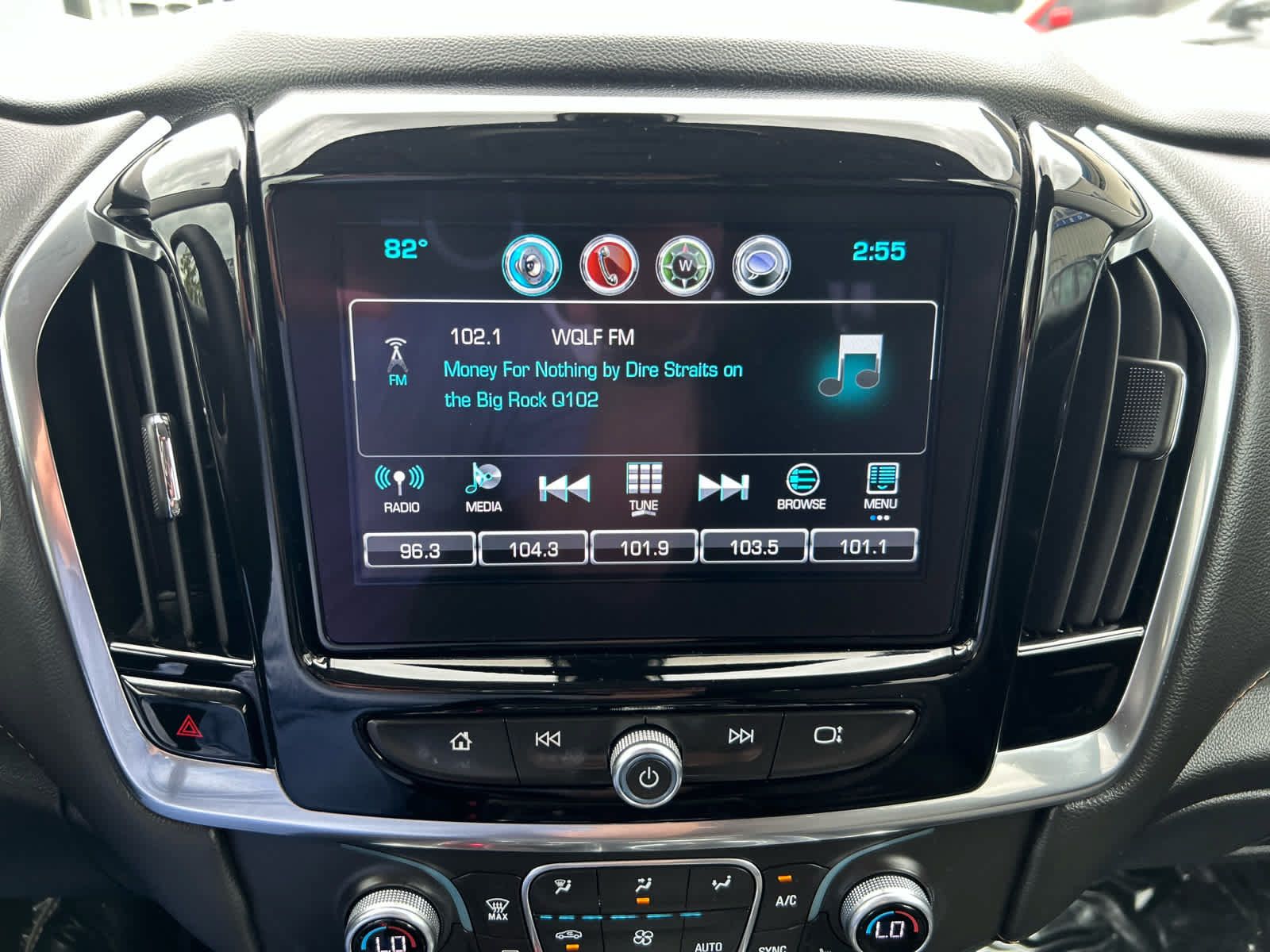 Used 2018 Chevrolet Traverse LT FWD image 16