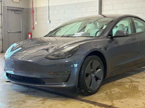 Used 2023 Tesla Model 3 Standard Range image 3