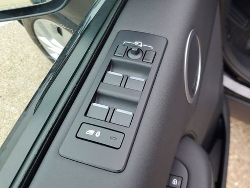 Used 2024 Land Rover Discovery S AWD/4WD image 19