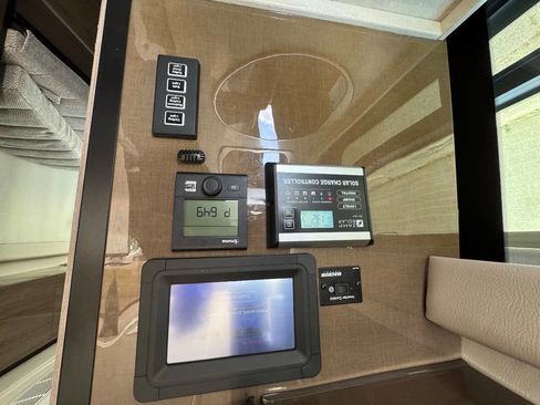 Used 2018 Mercedes-Benz Sprinter 3500 image 35