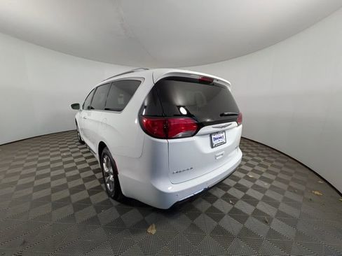 Used 2019 Chrysler Pacifica Limited image 14