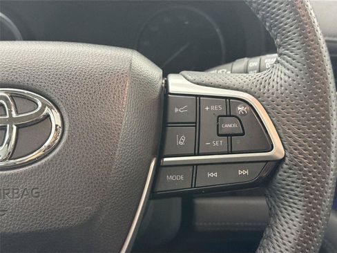 Used 2023 Toyota Sienna Limited FWD image 20