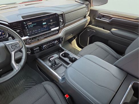 Used 2024 Chevrolet Silverado 1500 LT Trail Boss w/ Convenience Package II image 11