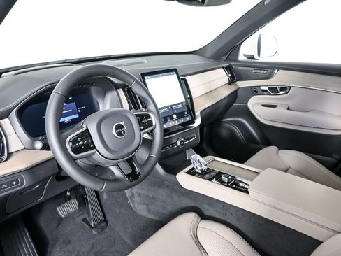 New 2026 Volvo XC90 T8 Ultra w/ Protection Package Premier AWD/4WD image 4